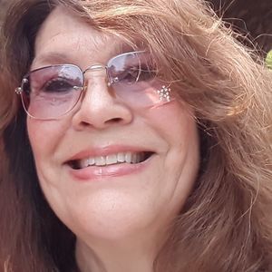 Meet your Posher, Dee